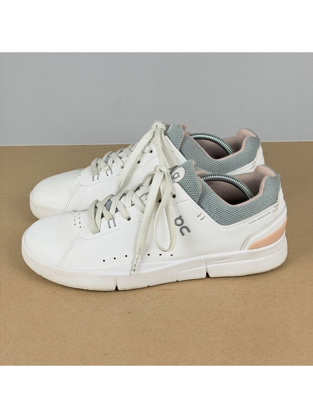 On Running The Roger Advantage Leather Tennis Shoes Womens 9 White Athletic
